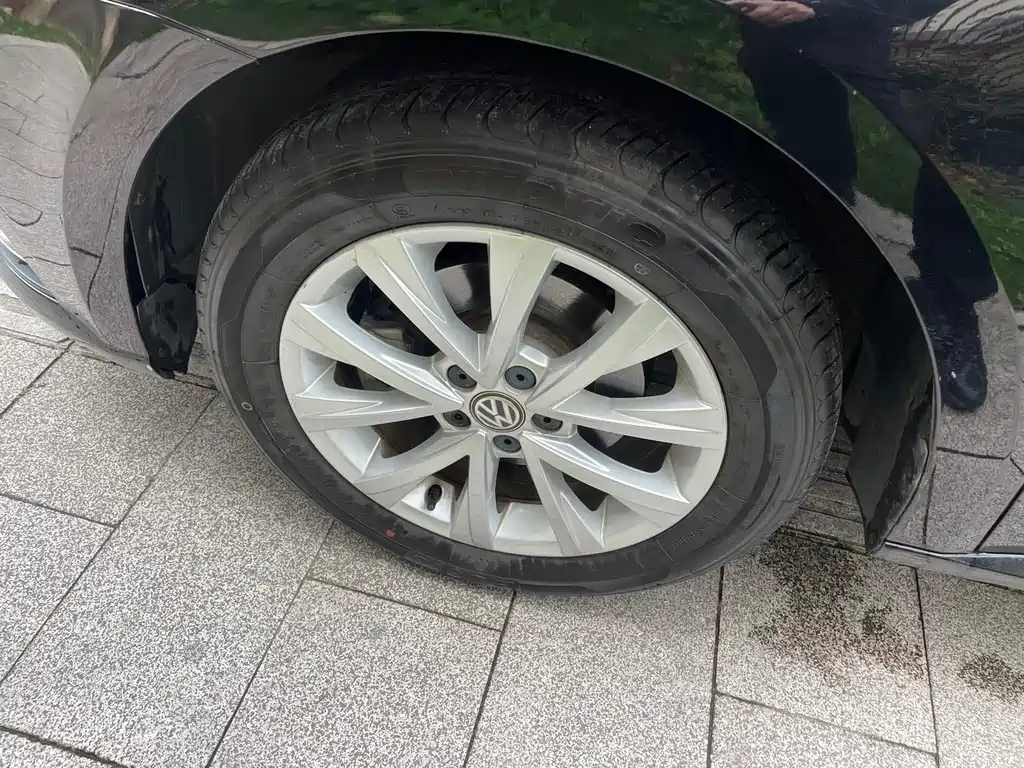 VOLKSWAGEN LAVIDA 2016