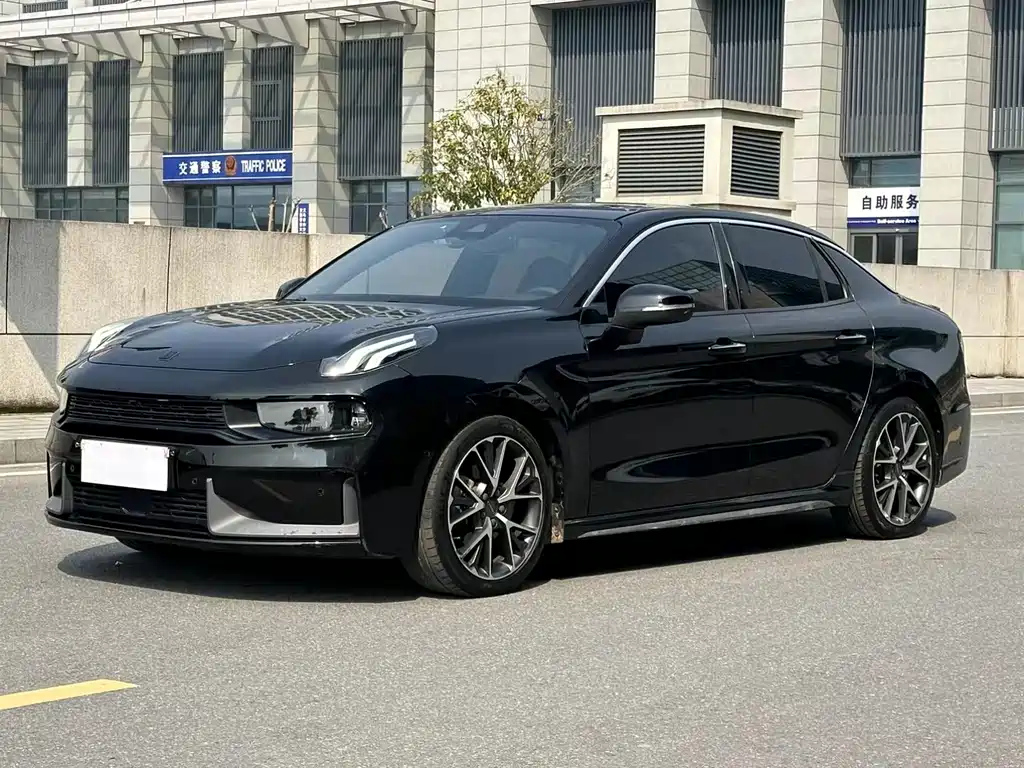 LYNK&CO 03 2020