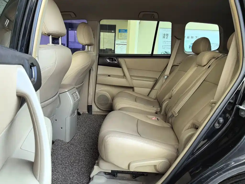 TOYOTA HIGHLANDER 2010
