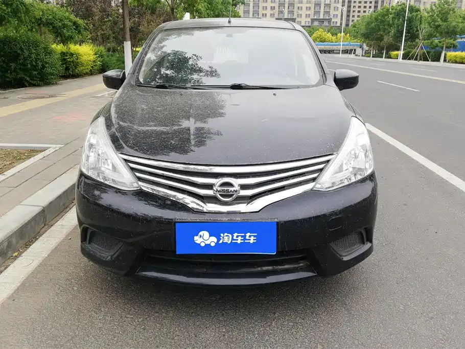NISSAN LIVINA 2016
