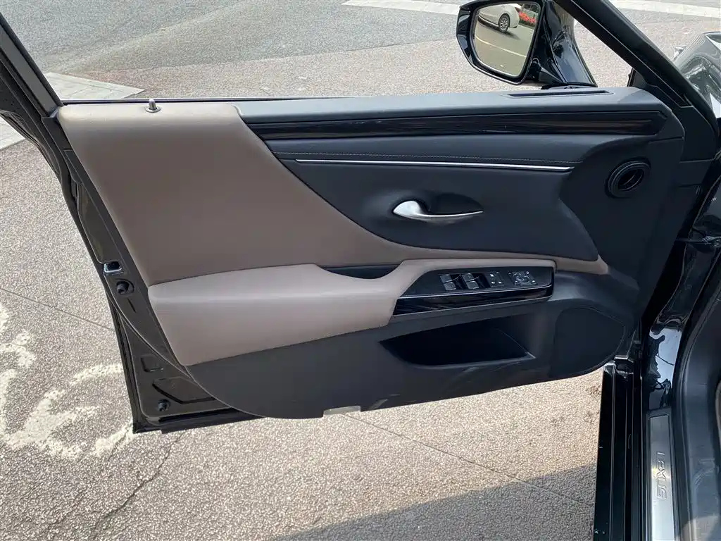 LEXUS ES 2022