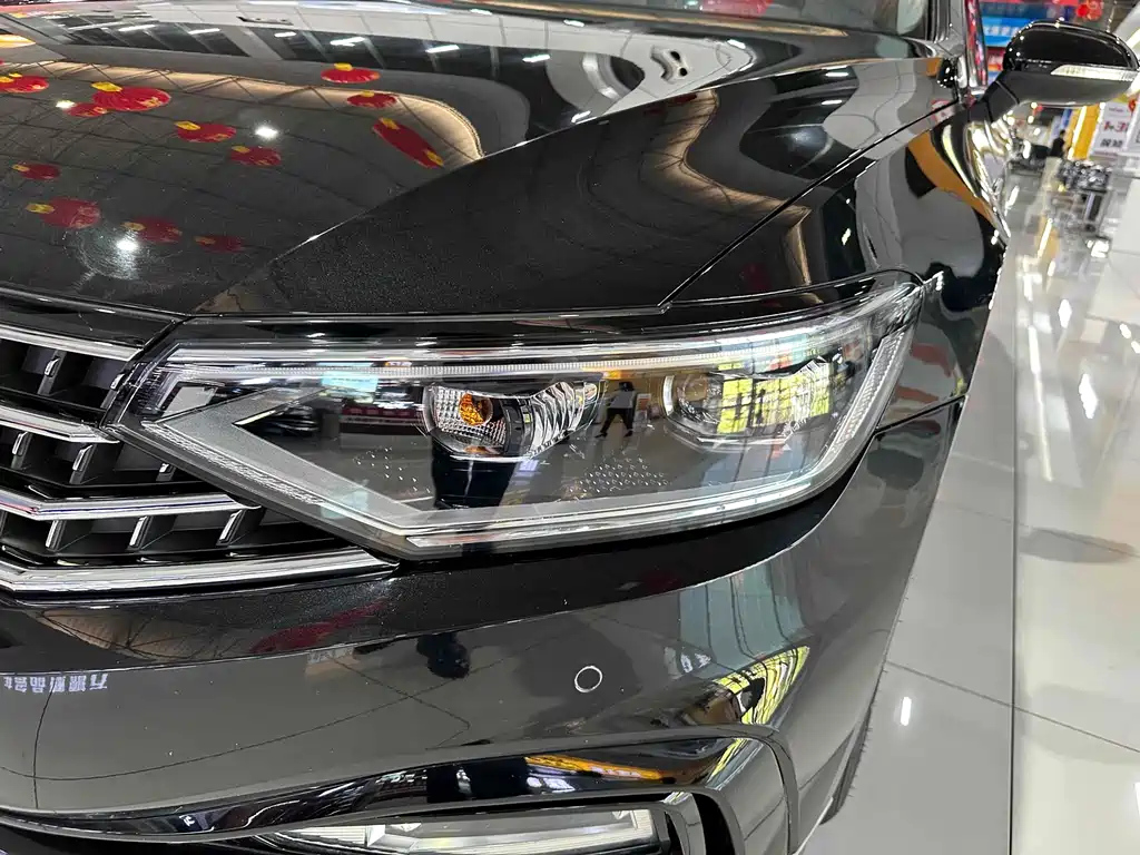 VOLKSWAGEN MAGOTAN 2023