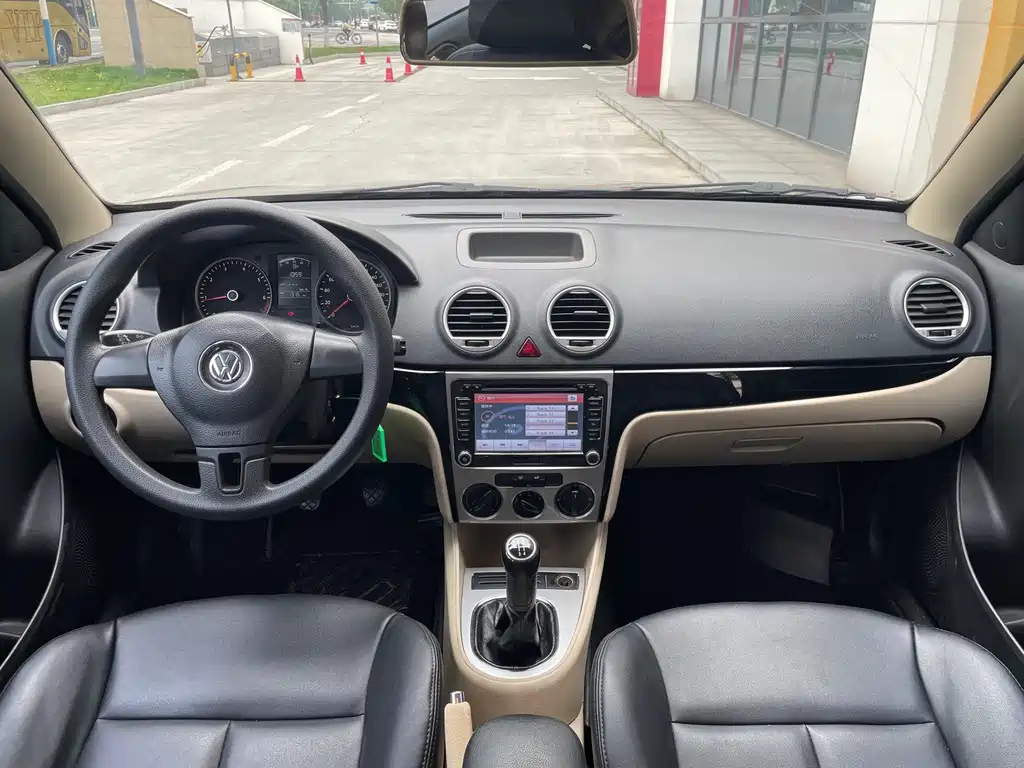 VOLKSWAGEN LAVIDA 2014