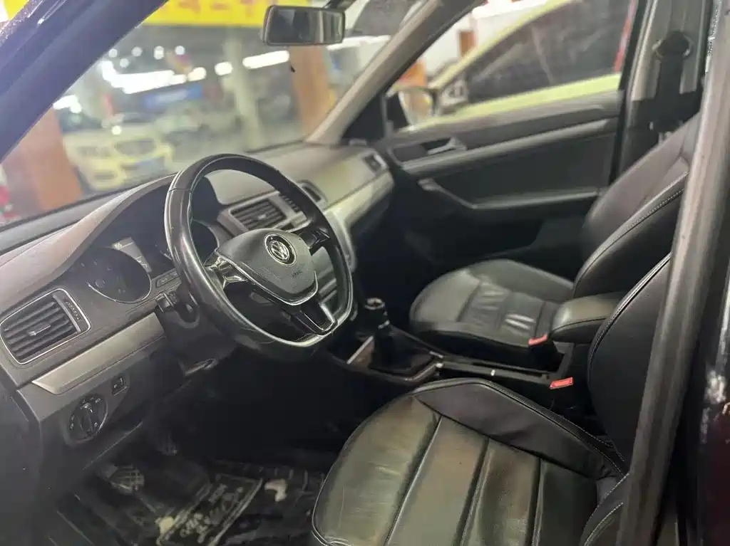 VOLKSWAGEN LAVIDA 2016