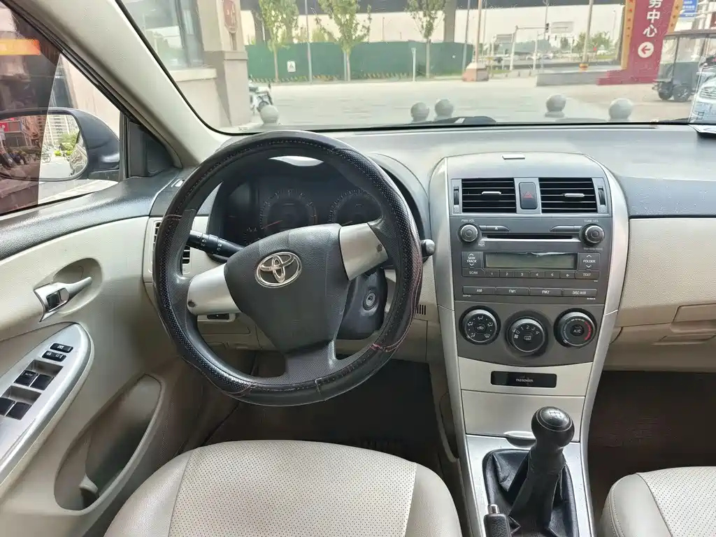 TOYOTA COROLLA 2010