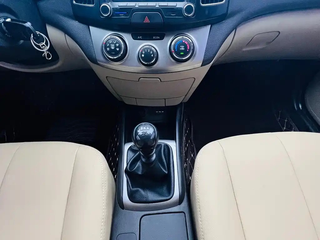 HYUNDAI CELESTA 2015