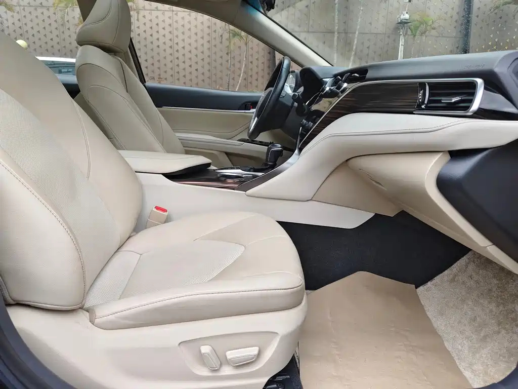 TOYOTA CAMRY 2020