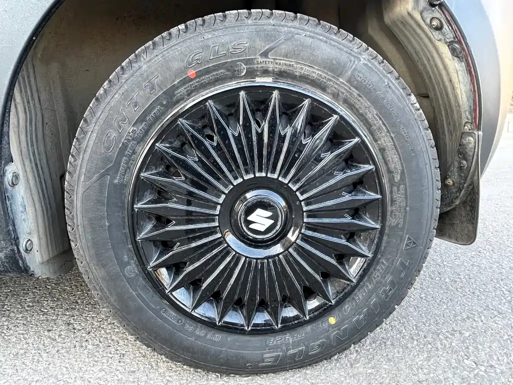 SUZUKI SWIFT 2015