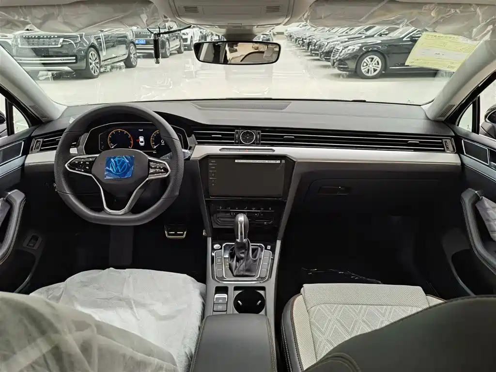 VOLKSWAGEN MAGOTAN 2024