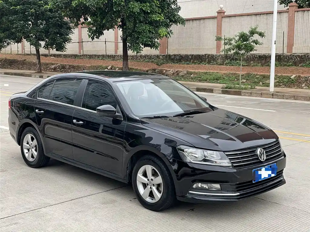 VOLKSWAGEN LAVIDA 2015