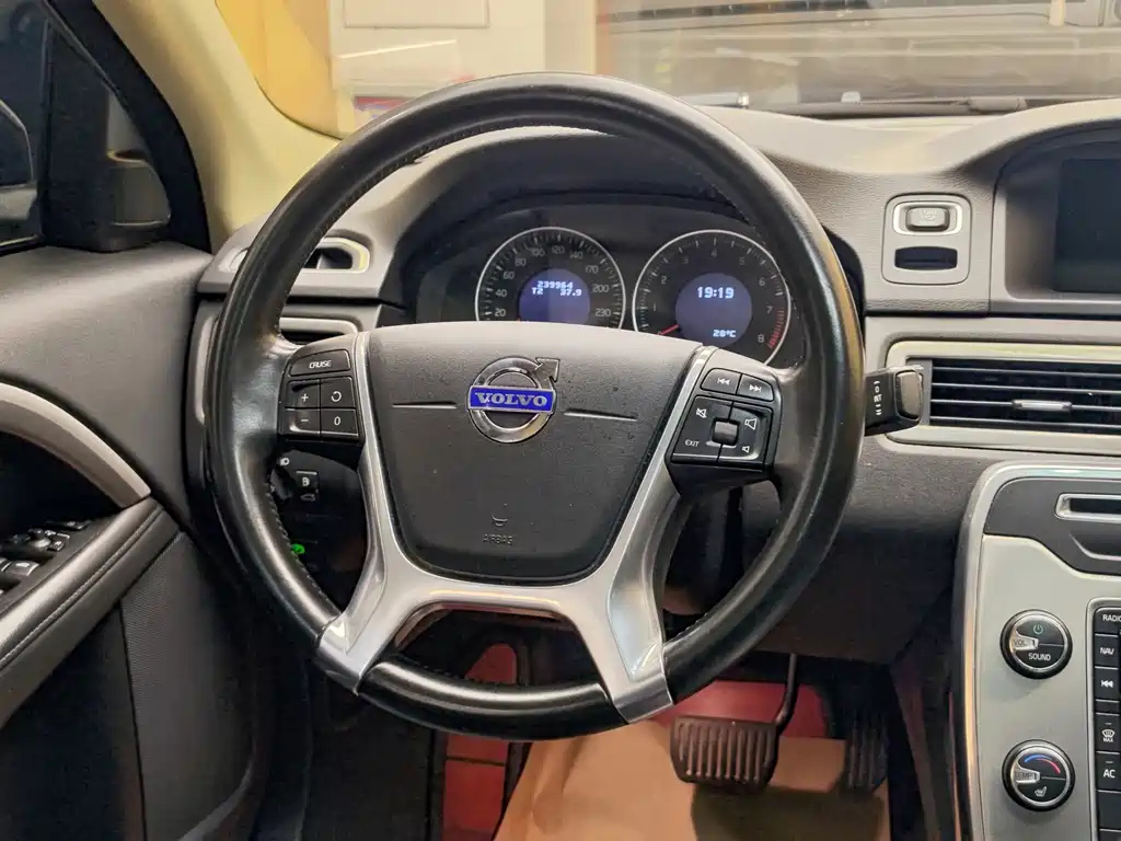 VOLVO S80L 2013