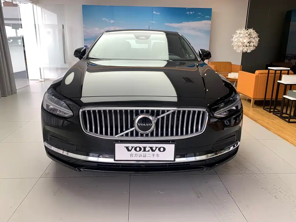 VOLVO S90 2023