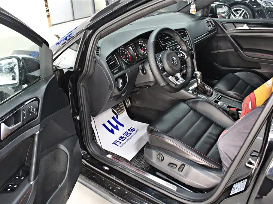 VOLKSWAGEN GOLF 2017