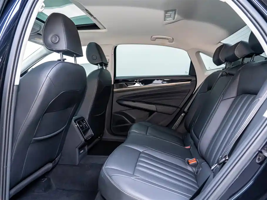 VOLKSWAGEN PASSAT 2022