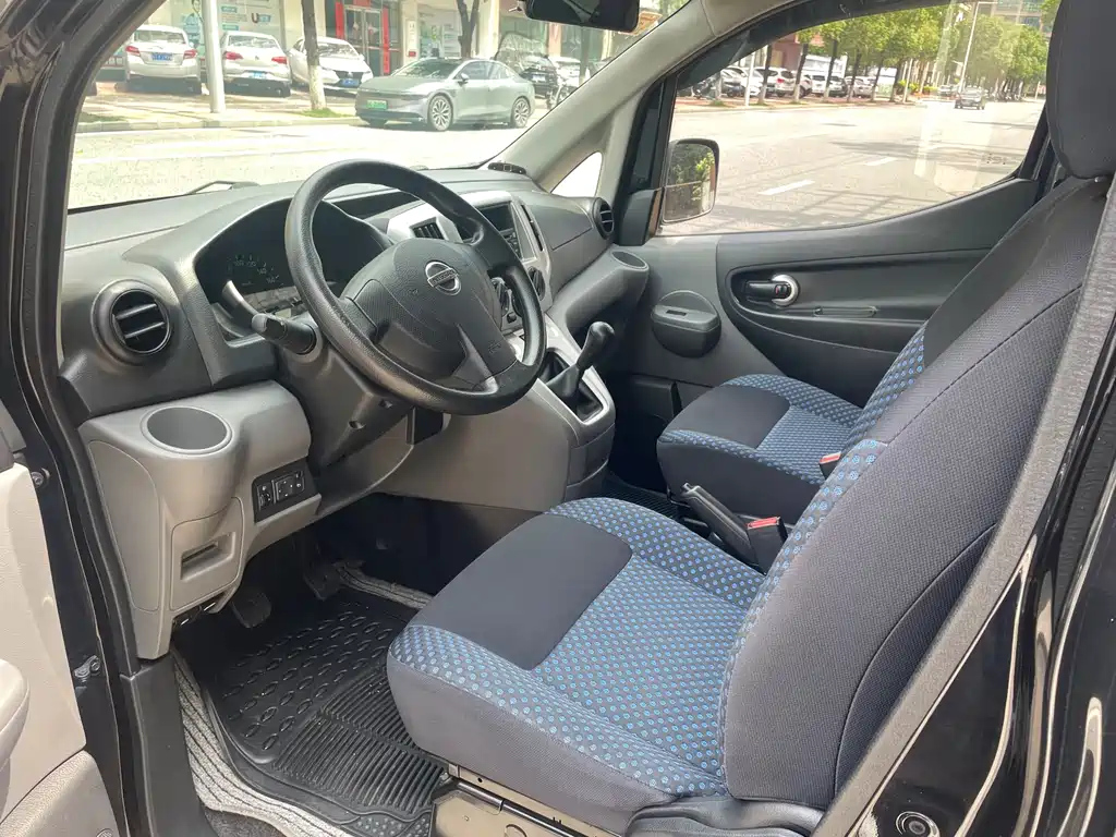 NISSAN NV200 2014