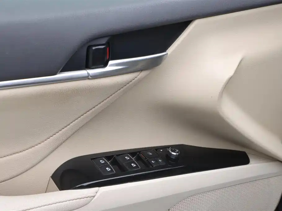 TOYOTA CAMRY 2018