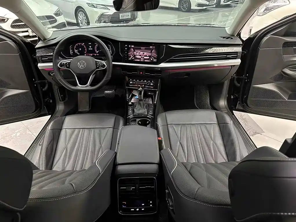 VOLKSWAGEN PASSAT 2023