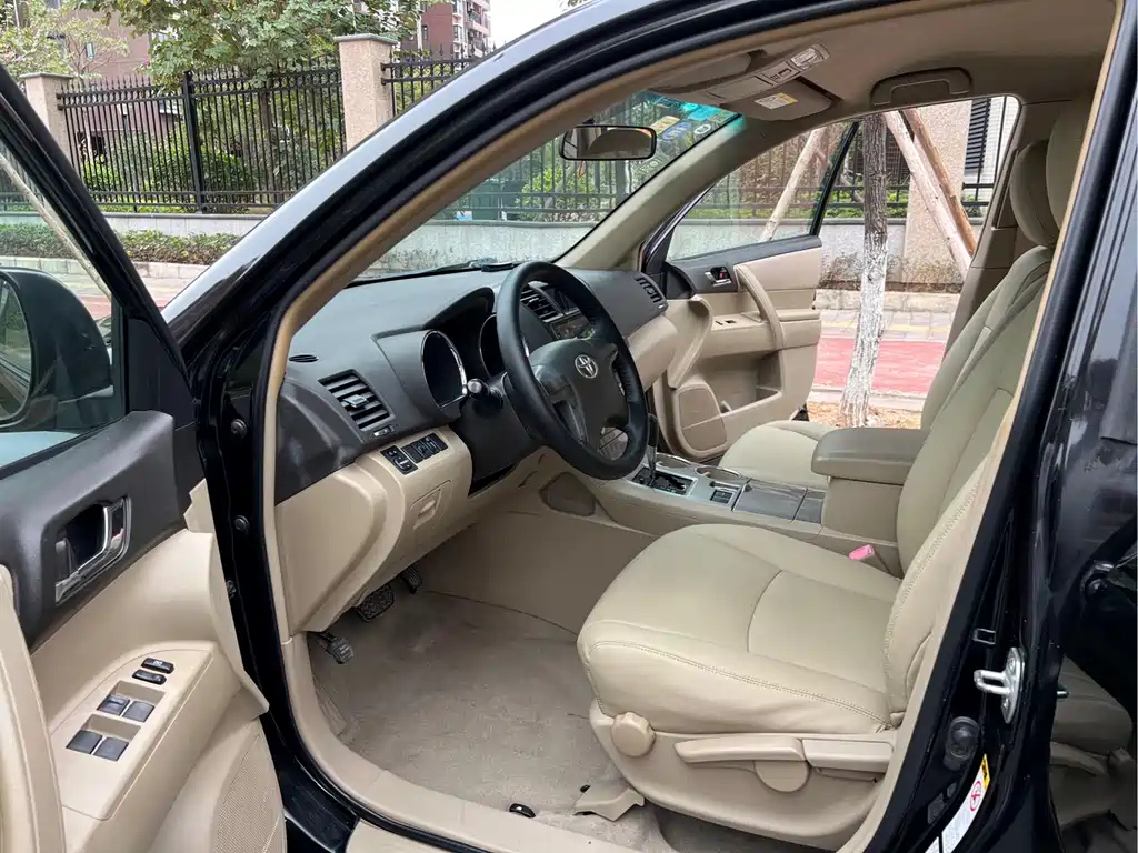 TOYOTA HIGHLANDER 2015