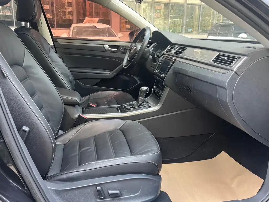 VOLKSWAGEN PASSAT 2017