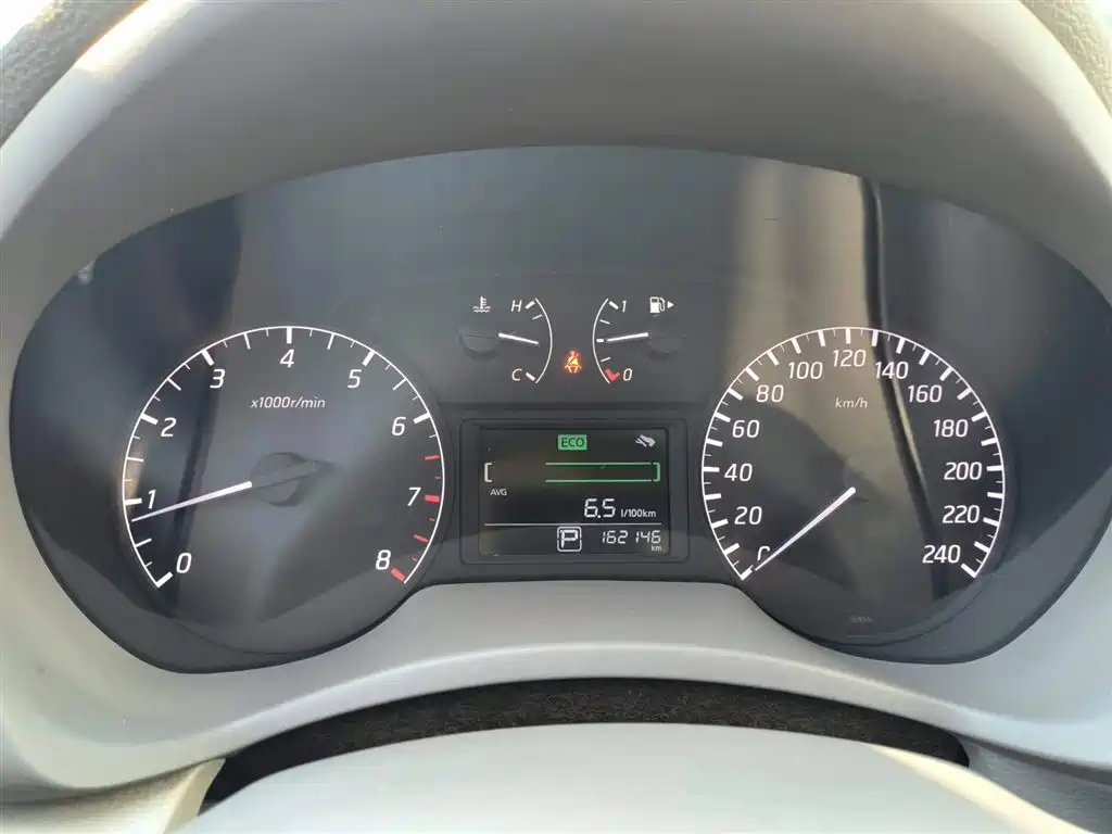 NISSAN SYLPHY 2015