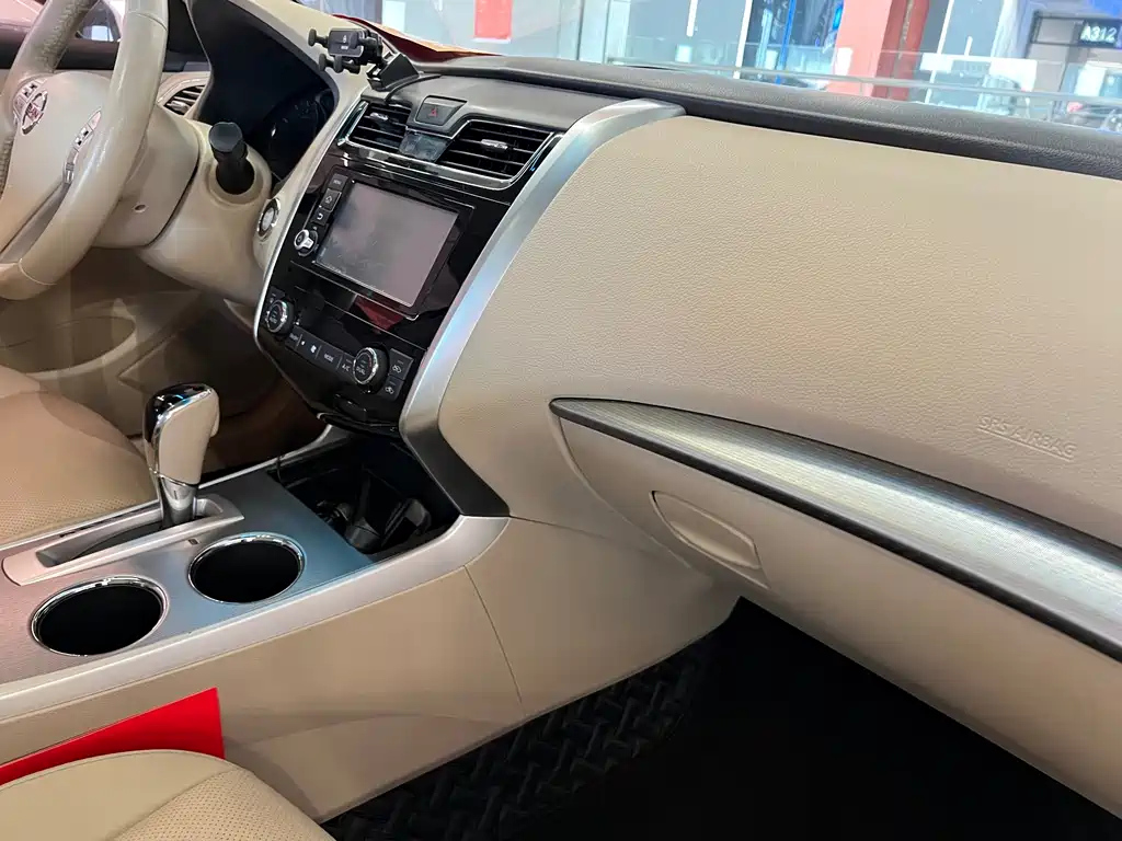 NISSAN TEANA 2018