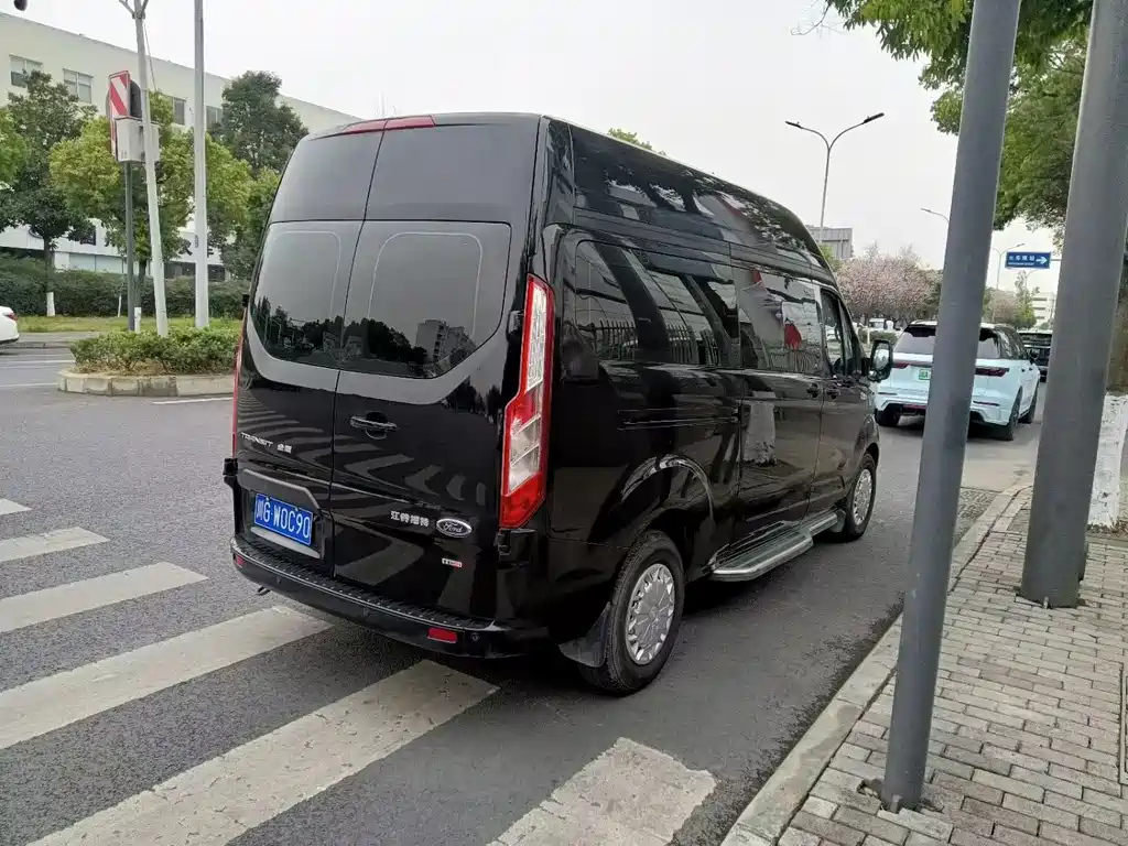 FORD TRANSIT 2022