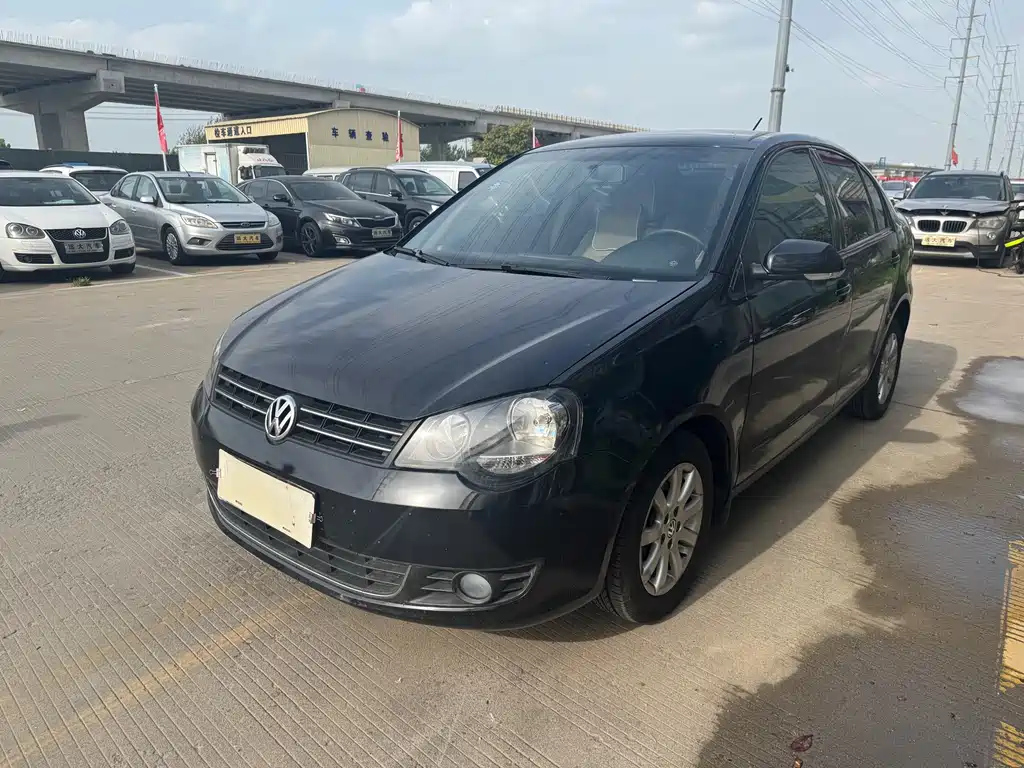 VOLKSWAGEN POLO 2011
