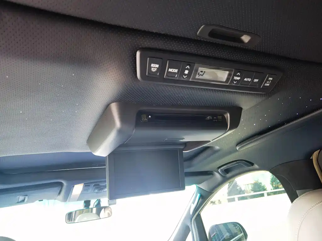 TOYOTA ALPHARD 2012