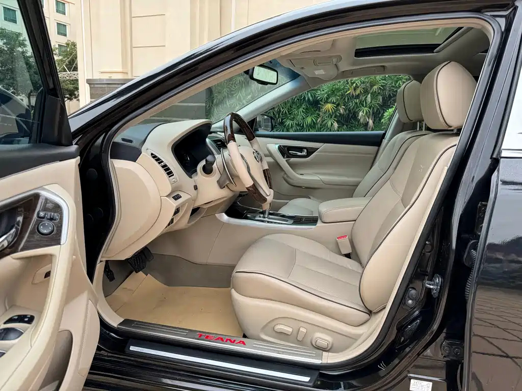 NISSAN TEANA 2015