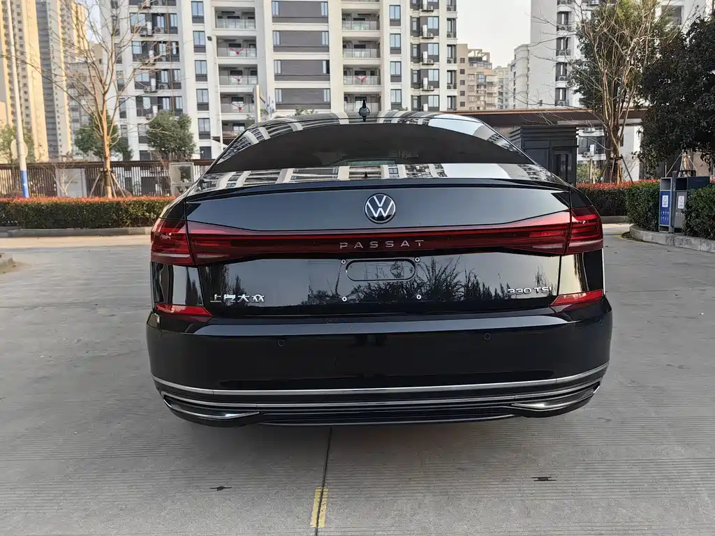 VOLKSWAGEN PASSAT 2023