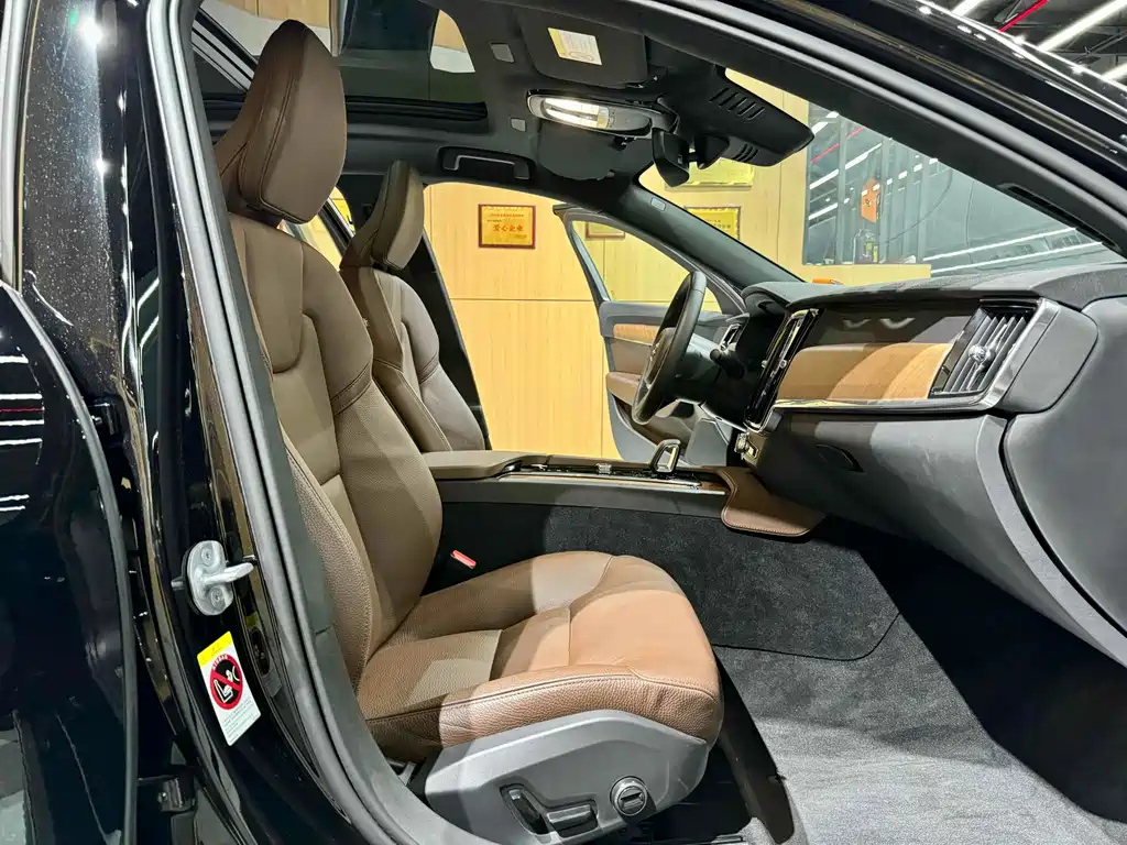 VOLVO S90 2024