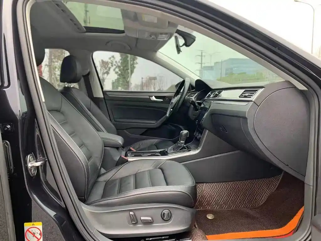 VOLKSWAGEN PASSAT 2017