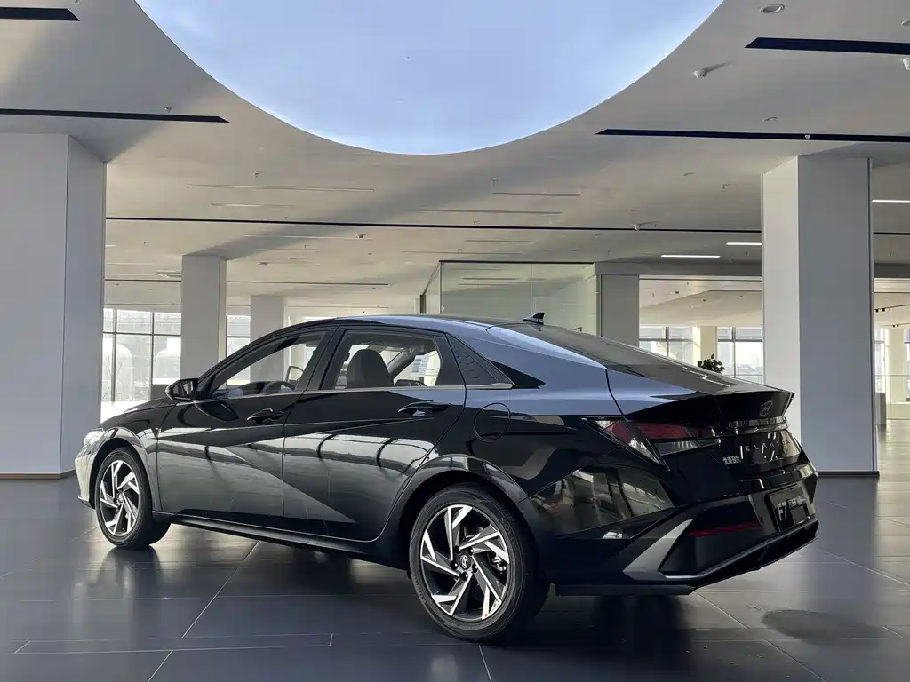 HYUNDAI ELANTRA 2023
