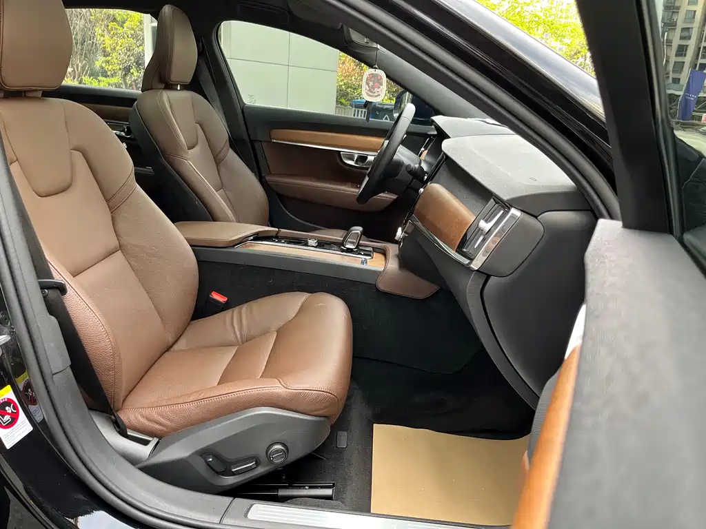 VOLVO S90 2022