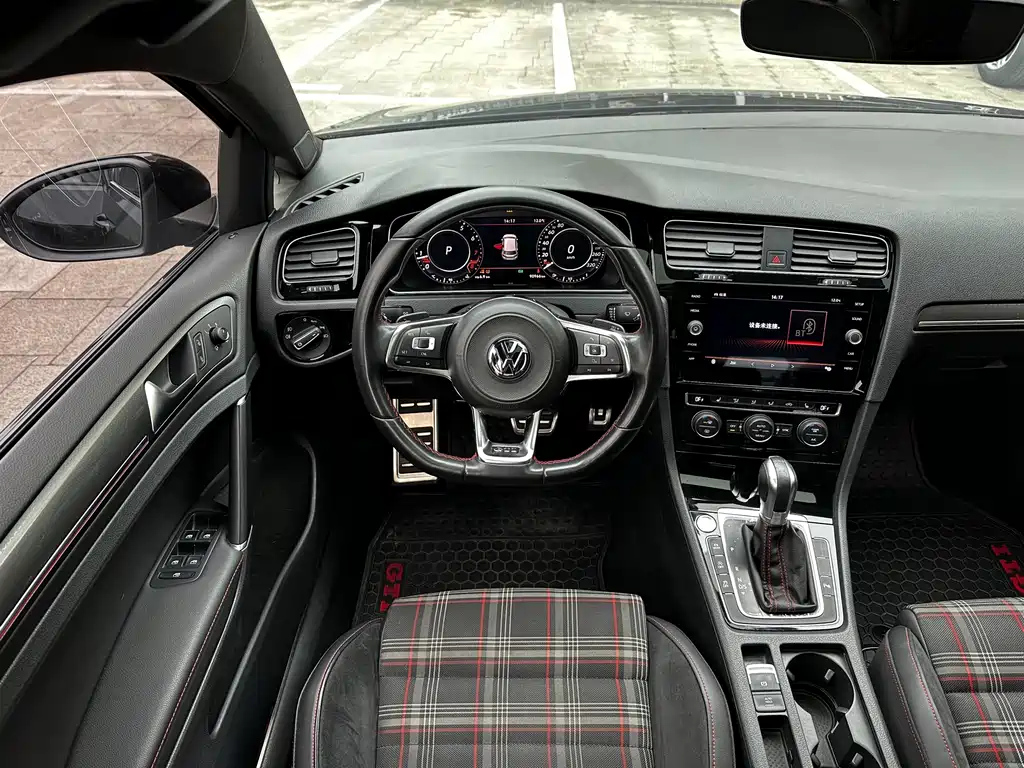 VOLKSWAGEN GOLF 2019