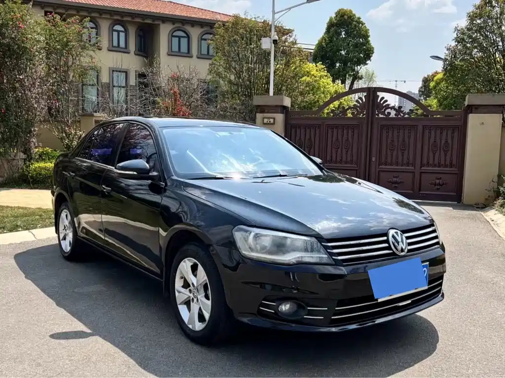 VOLKSWAGEN BORA 2013