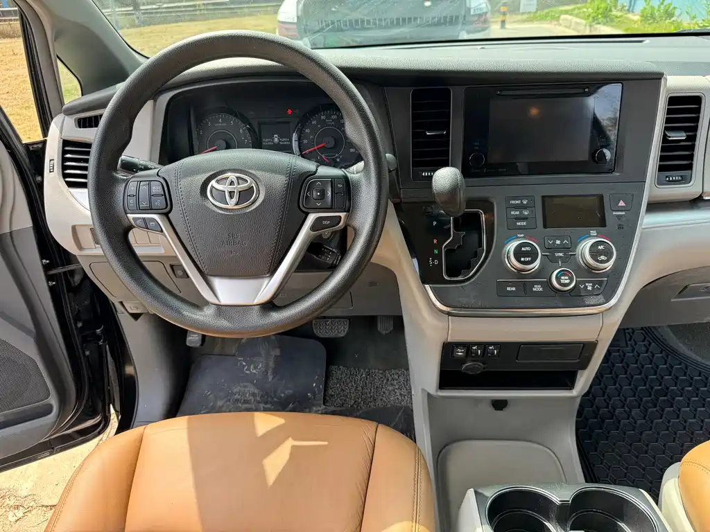 TOYOTA SIENNA 2017