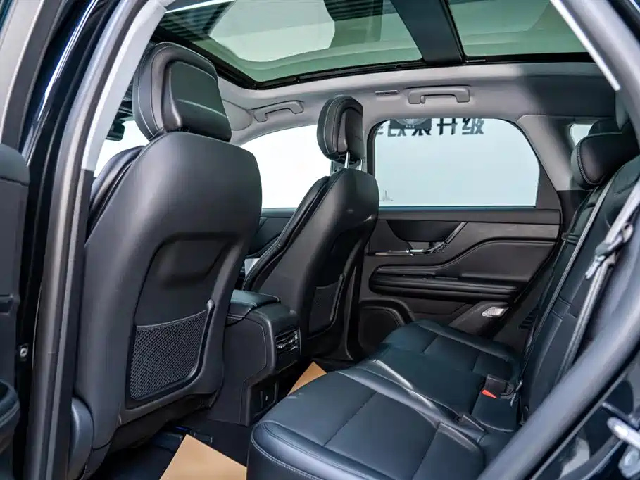 LINCOLN ADVENTURER 2022
