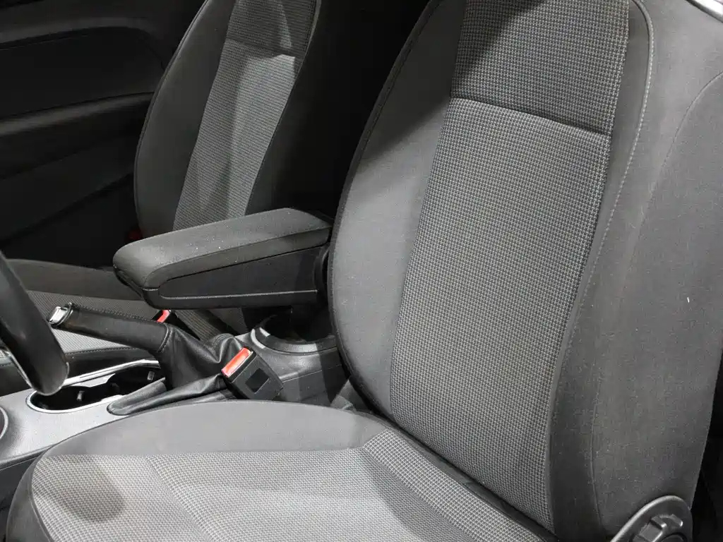 VOLKSWAGEN BEETLE 2014
