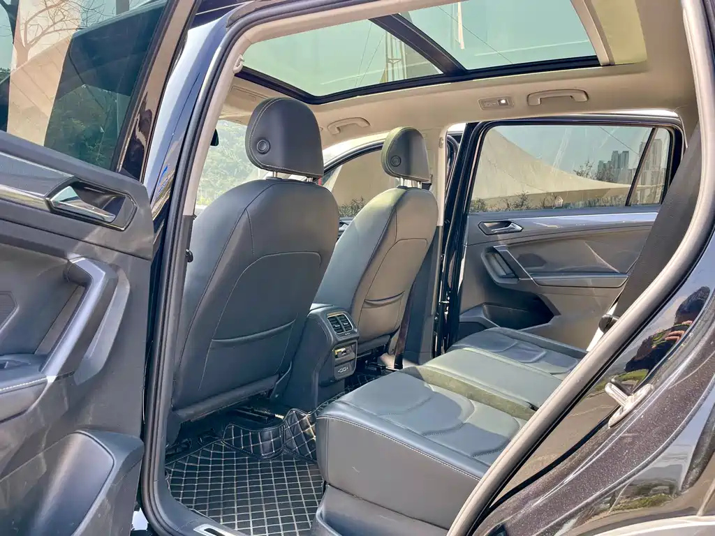 VOLKSWAGEN TIGUAN L 2021
