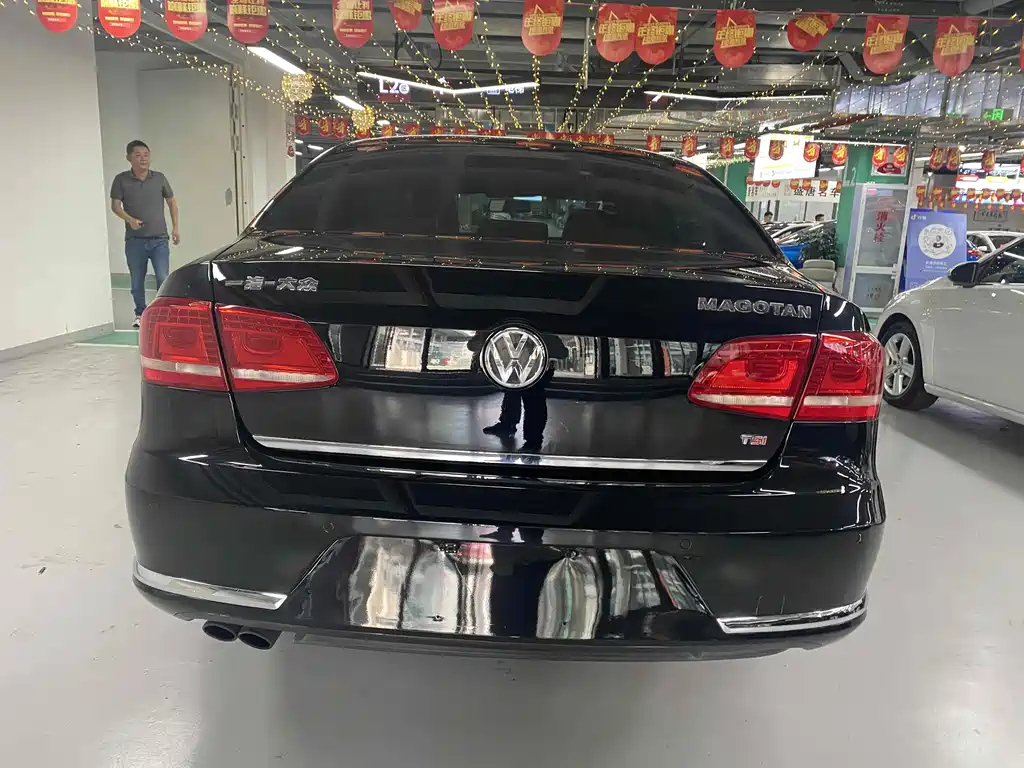 VOLKSWAGEN MAGOTAN 2012