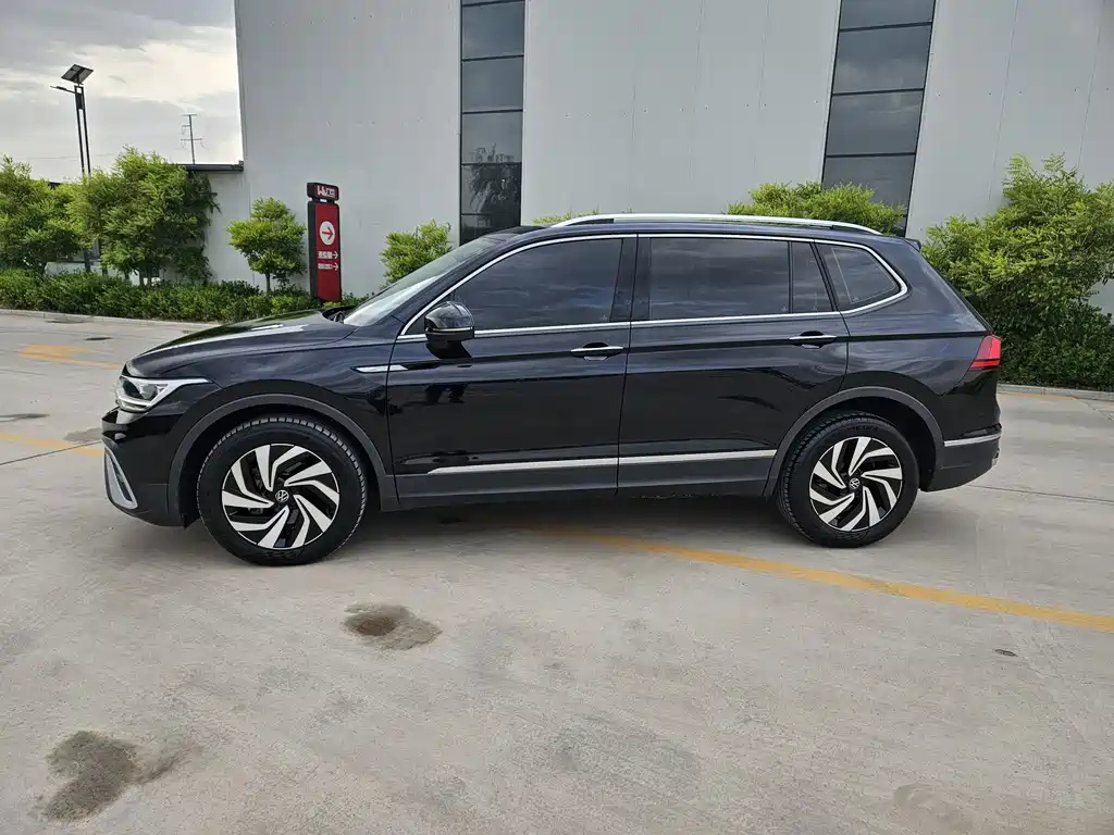 VOLKSWAGEN TIGUAN L 2022