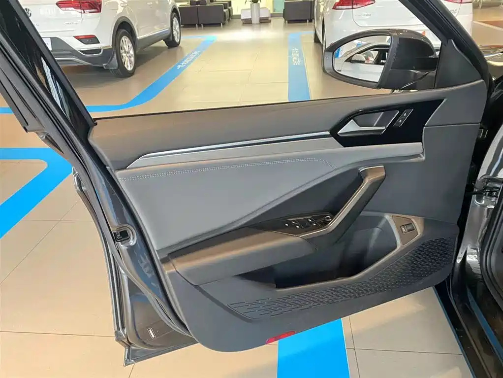VOLKSWAGEN SAGITAR 2021