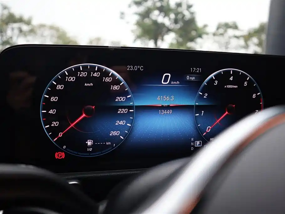 MERCEDES BENZ GLB 2023