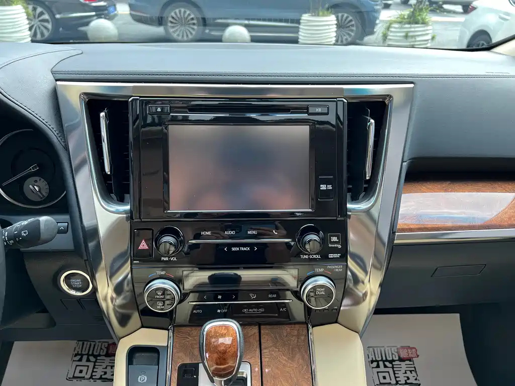 TOYOTA ALPHARD 2018
