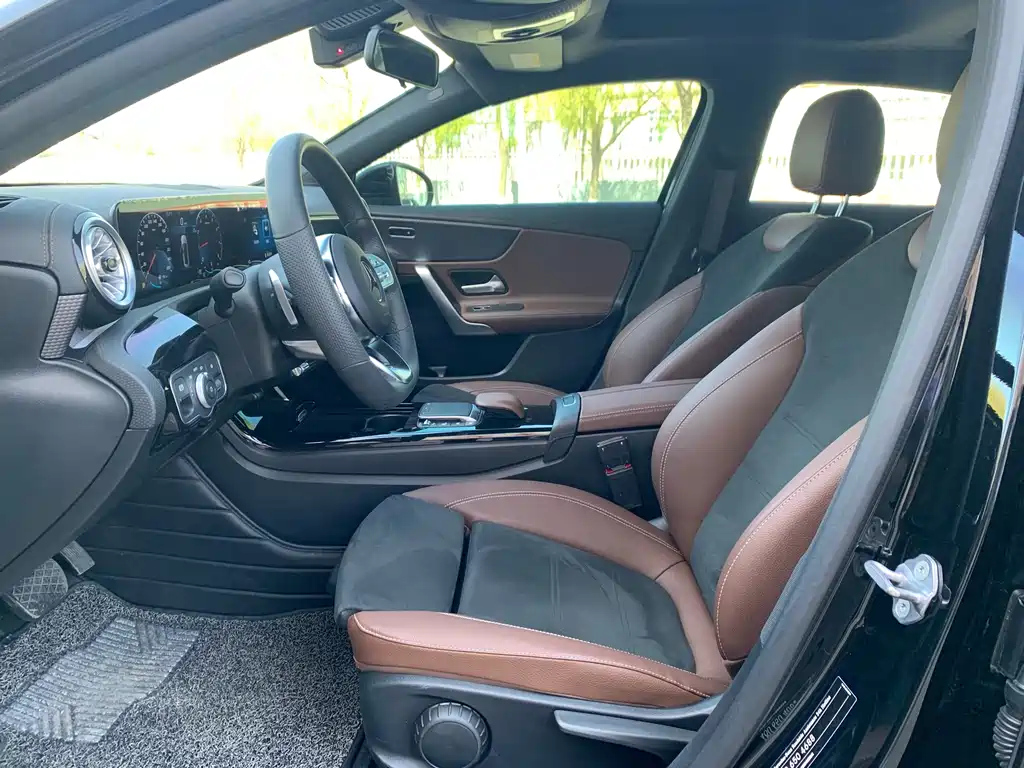 MERCEDES BENZ A-CLASS 2022