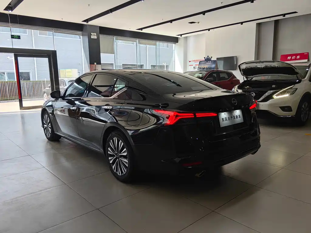 NISSAN TEANA 2023