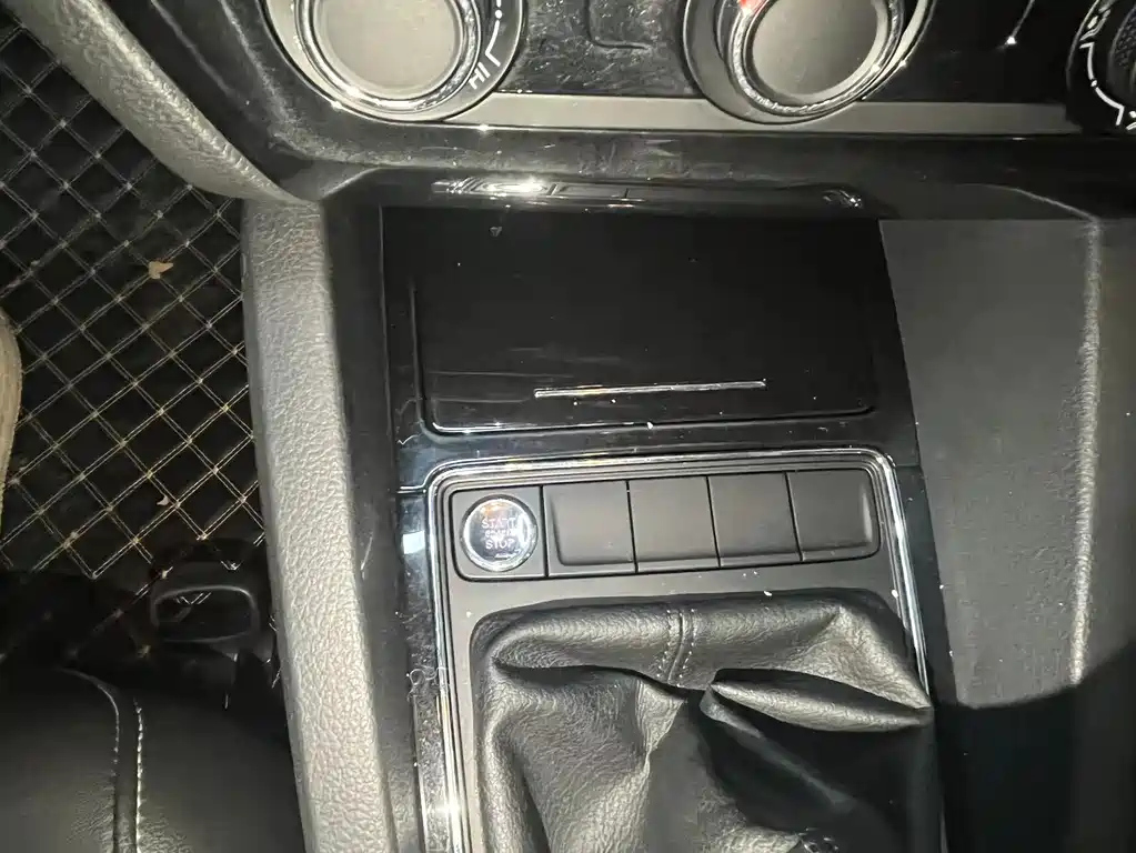 VOLKSWAGEN SAGITAR 2017