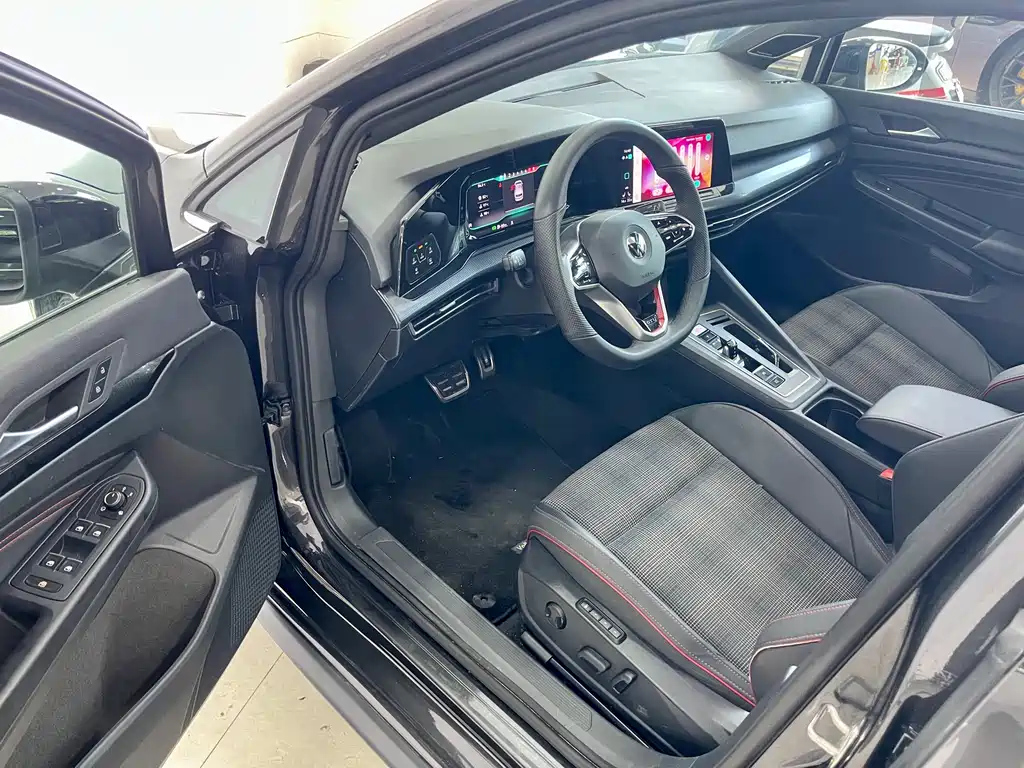 VOLKSWAGEN GOLF GTI 2021