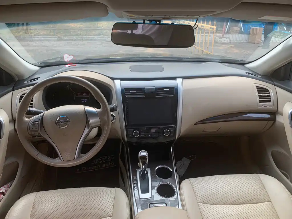 NISSAN TEANA 2016